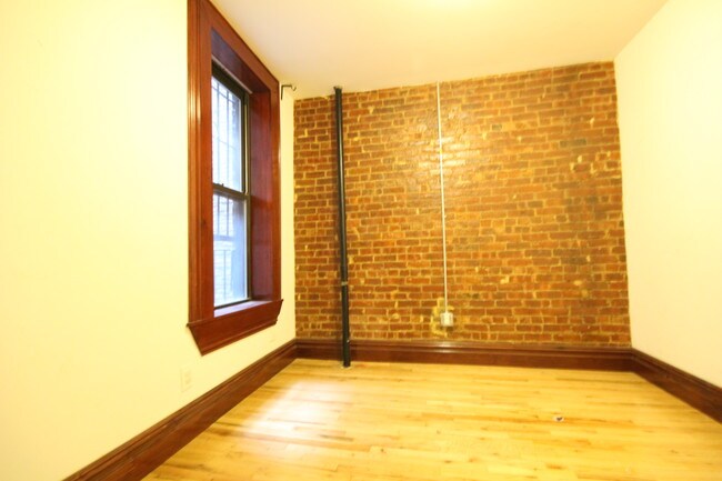 Building Photo - 112 E 97th St