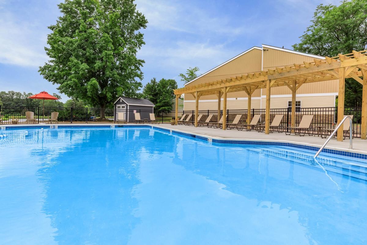 PISCINA RELUCIENTE - Twin Lakes Apartments