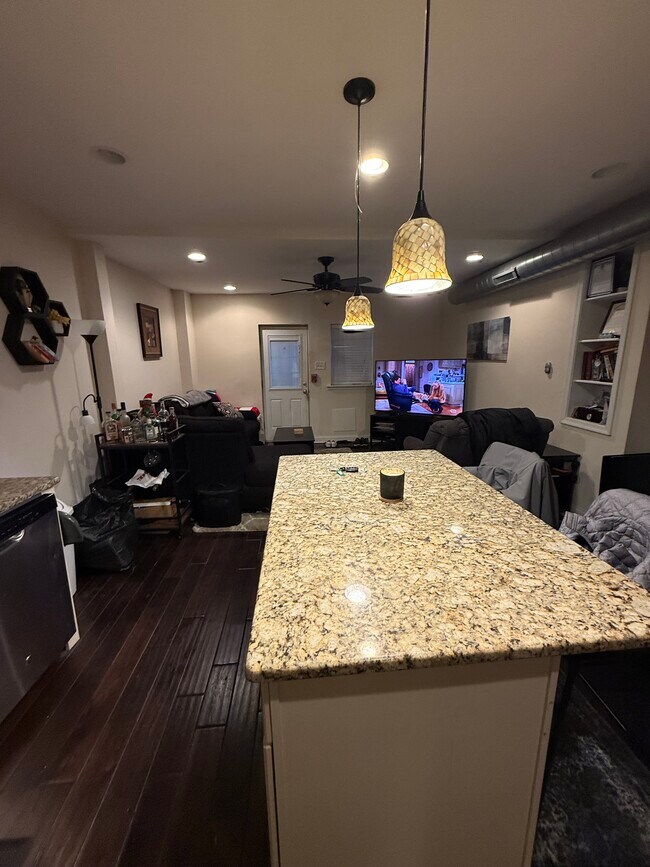 Foto del edificio - 6110 Ridge Ave