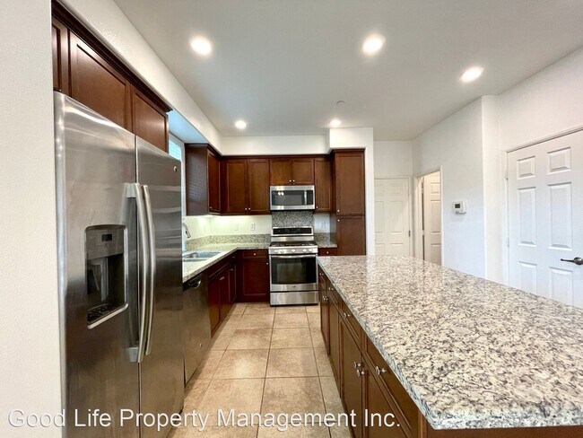 Building Photo - 4 br, 2.5 bath House - 2770 Sparta Rd Unit 8