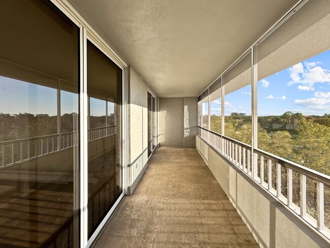 Foto del edificio - Prime Clearwater Condo for Rent at Crystal Bay - 1bed | 1 bath