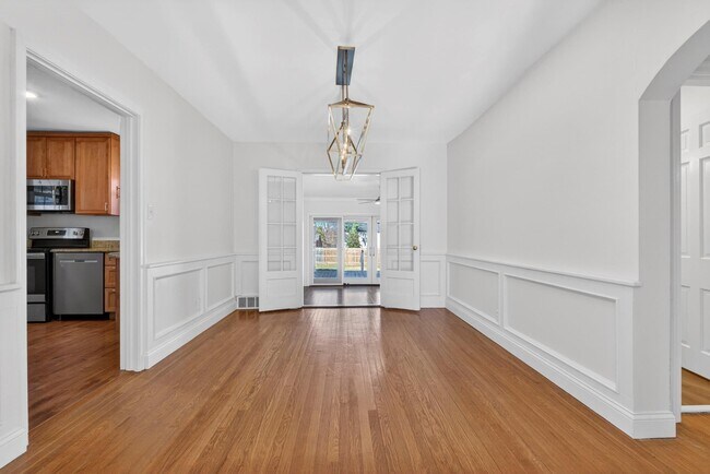 Building Photo - 8609 Rosalie Ave