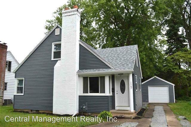 Primary Photo - 3 br, 2.5 bath House - 1507 Rockne Dr.