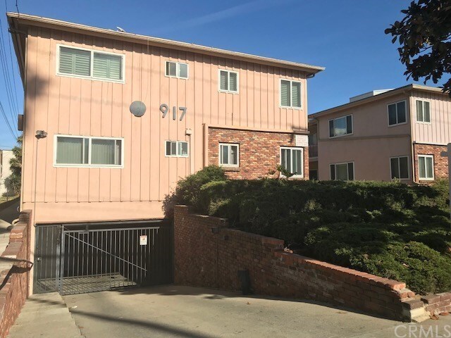 Building Photo - 917 E La Palma Dr