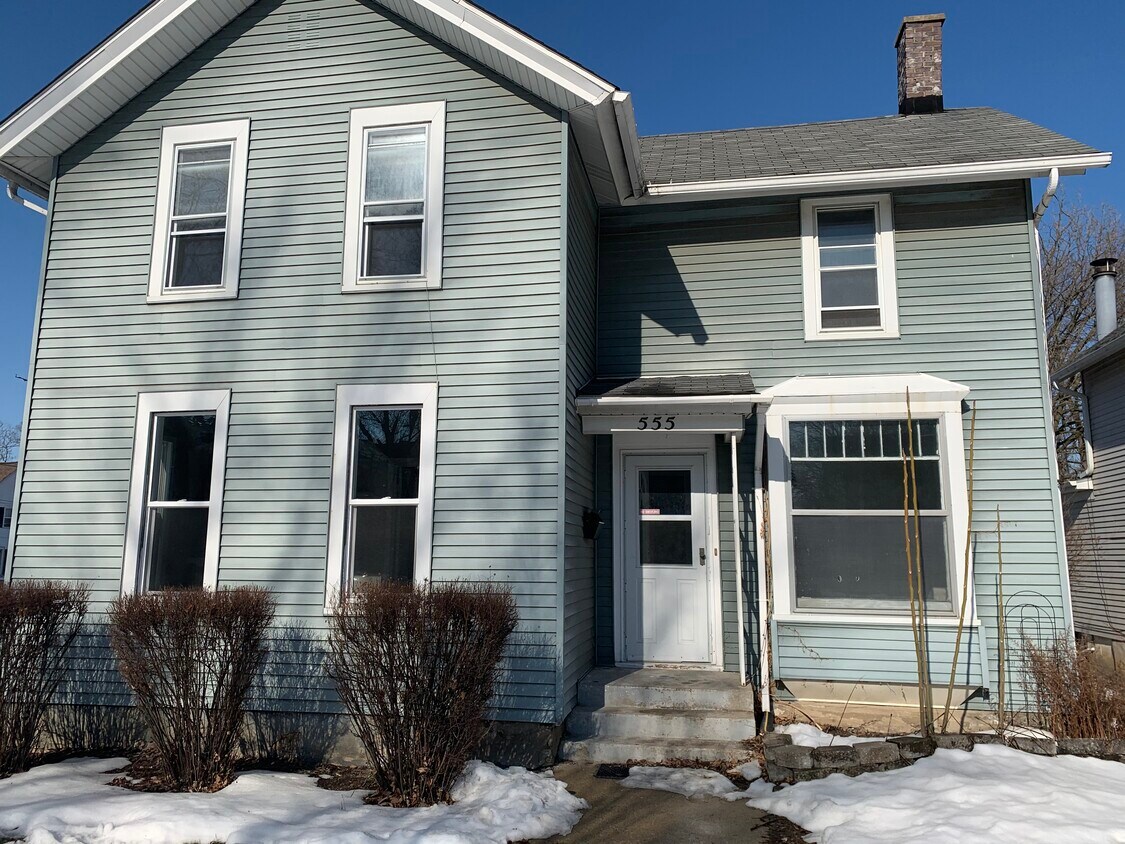555 S Lasalle St, Aurora, IL 60505 House Rental in Aurora, IL
