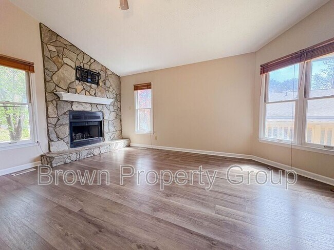 Foto del edificio - 565 Andover Rd