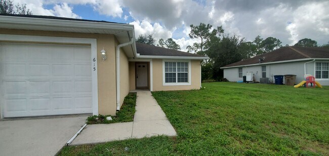 Foto del edificio - 613-615 Hawthorne Ave S