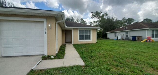 Photo - 613-615 Hawthorne Ave S Apartment