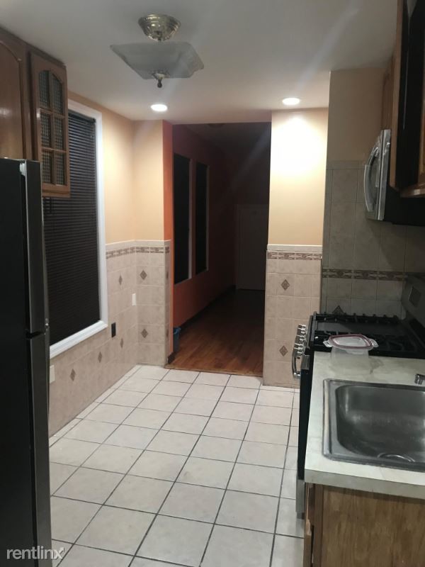 Building Photo - 1 br, 1 bath Apartment - 748 E 88th St