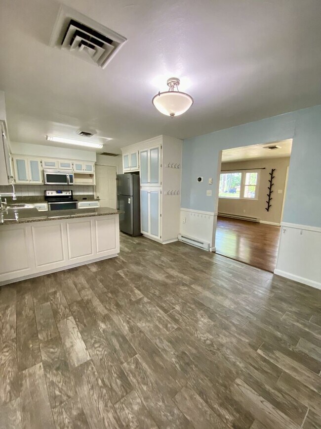 Building Photo - Beautiful Elizabeth River Home