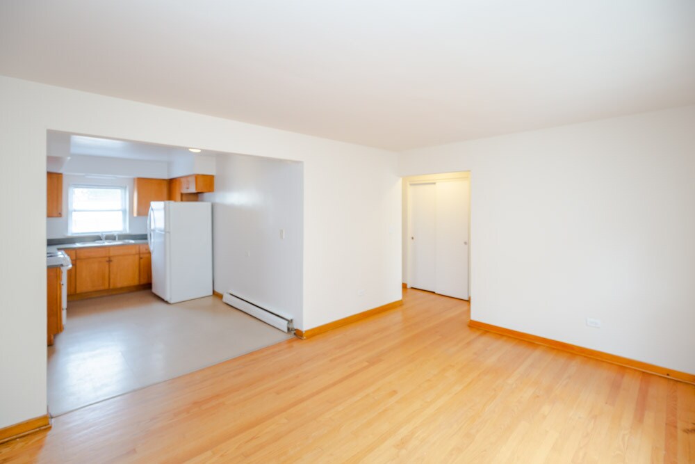 Foto principal - Great Cicero 1 Bed w/Heat, Hdwd FLoors & A...