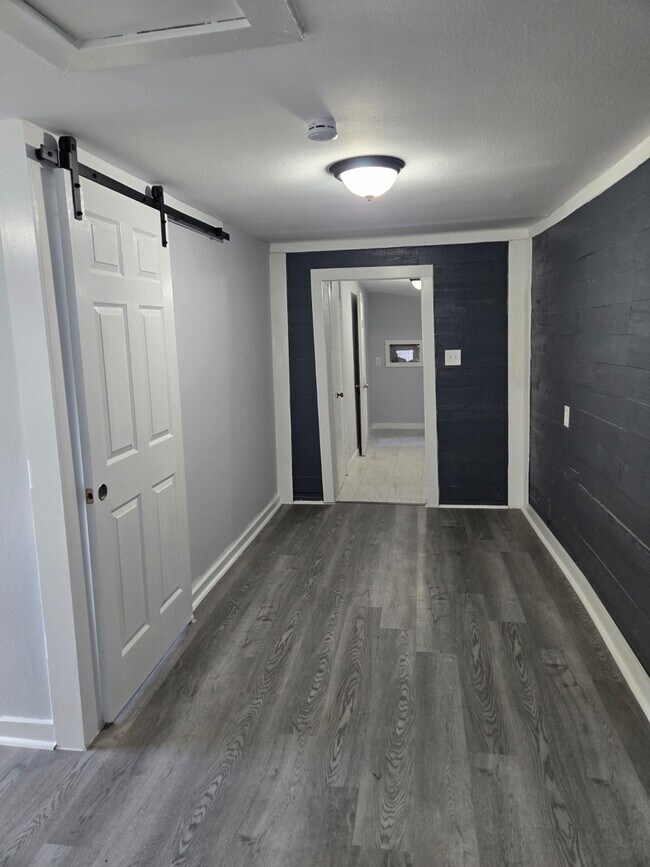 Foto del edificio - 5906 Hillsboro St