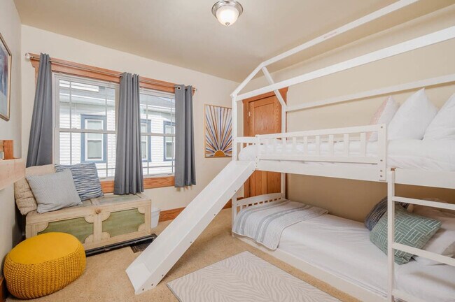 Building Photo - 318 Saratoga Ave