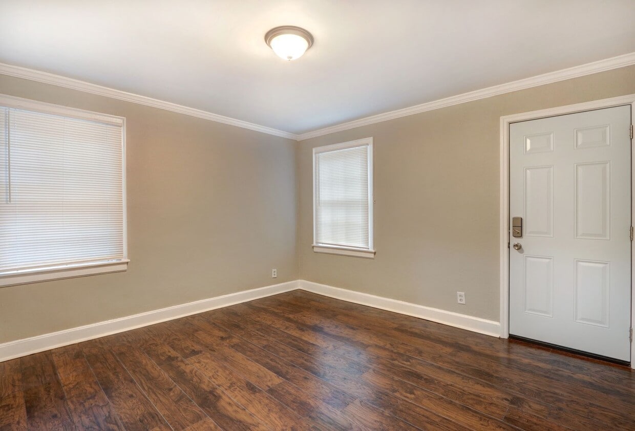 Primary Photo - 606 West 35th