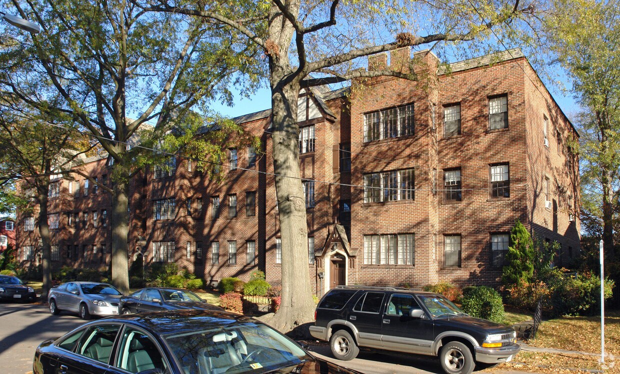 WINDSOR MANOR Apartments Norfolk, VA