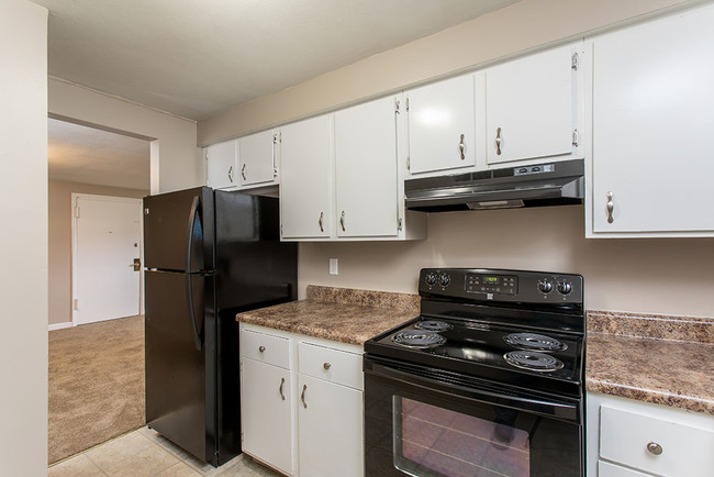 1BR, 1BA - Wellington Manor Apartments