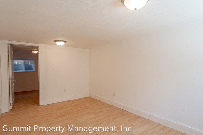Building Photo - 2223 S 3rd St W
