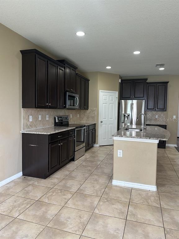 Foto del edificio - 3034 Winglewood Cir
