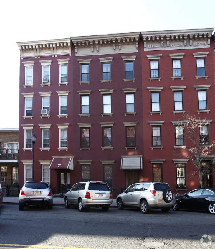 Building Photo - 824 Washington St