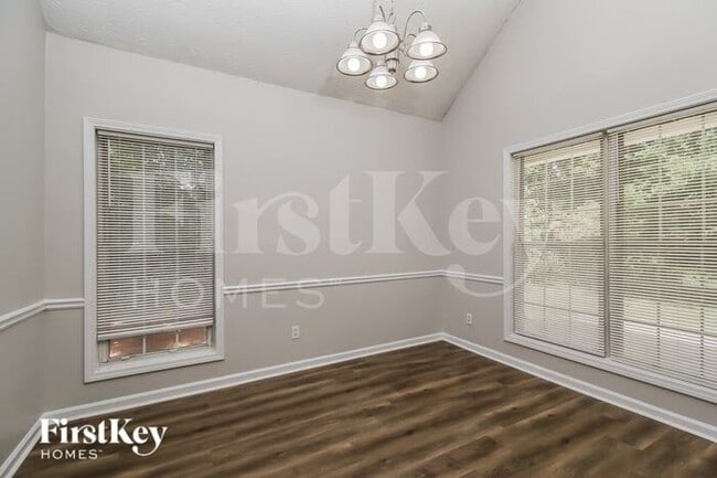Building Photo - 1613 Clairmont Ln SW