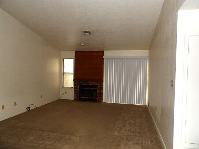 Foto del edificio - 6820 NW Willow Springs Dr