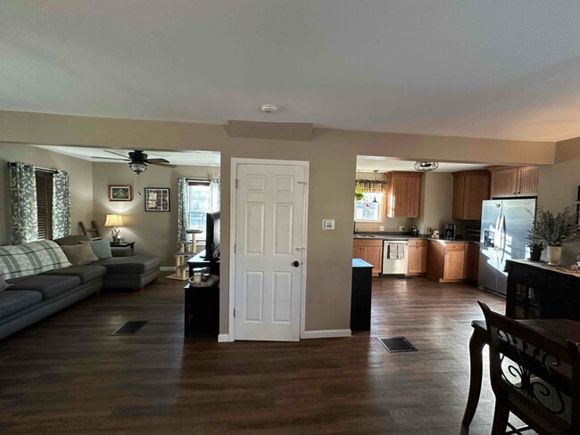 Building Photo - 35 Lyle Rd