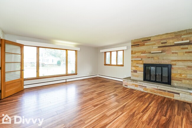 Building Photo - 150 E 272nd St