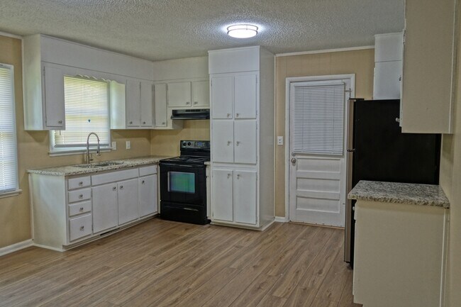 Foto del edificio - 2505 Piney Branch Rd NW
