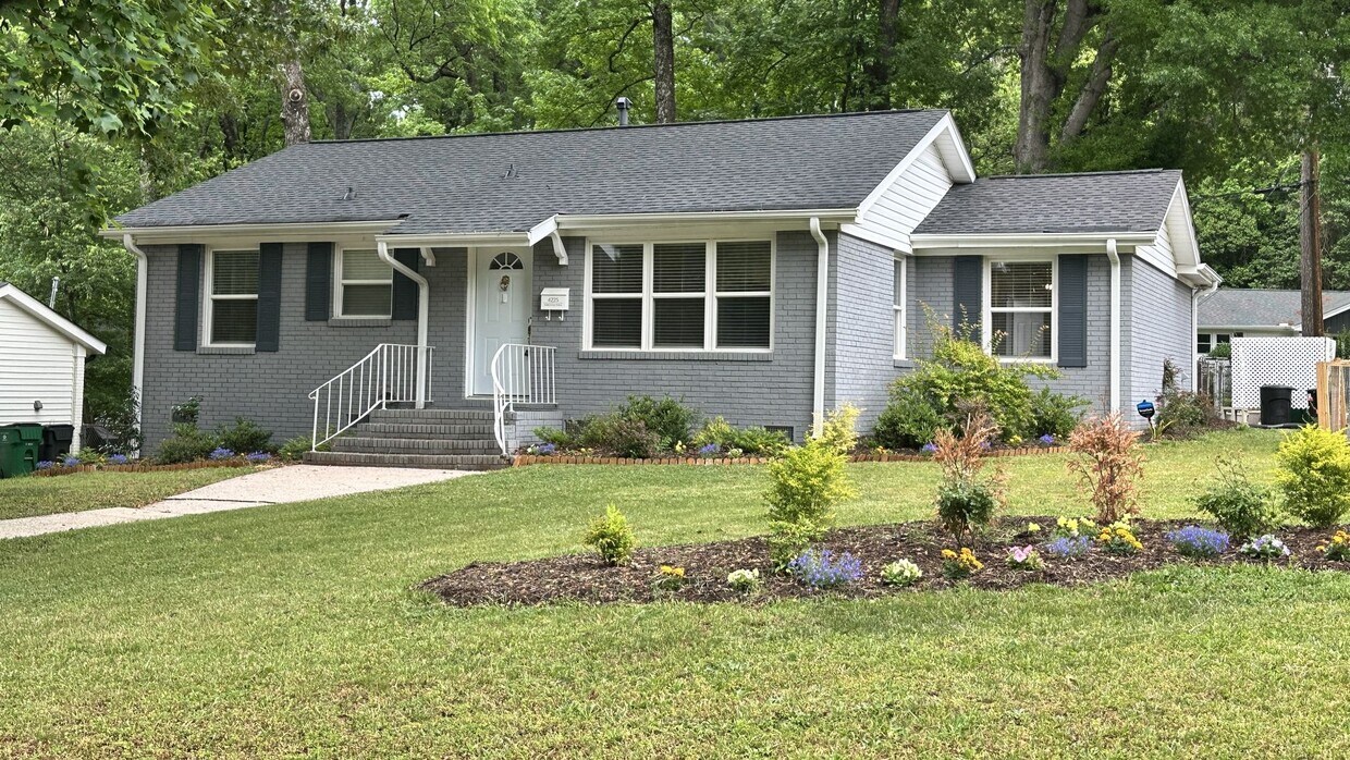 Primary Photo - Beautiful 3 Bedroom Home in Windsor Park!