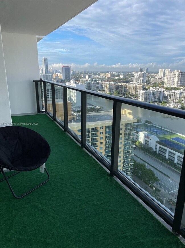 Foto del edificio - 2301 S Ocean Dr