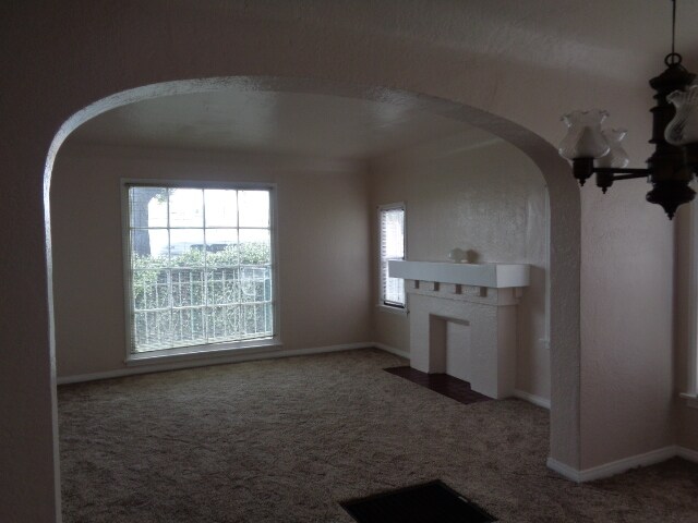 Foto del edificio - 2809 Hillcrest Dr