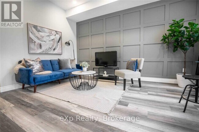 Building Photo - 55 Wellington St N