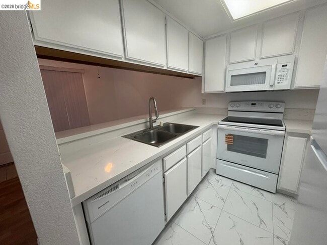 Building Photo - 209 Galano Plaza