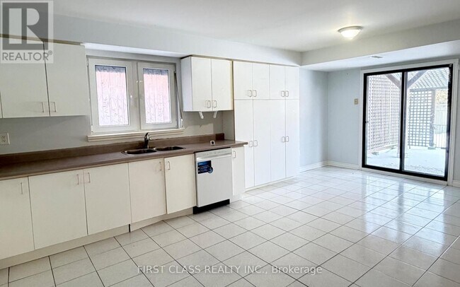 Photo du bâtiment - 238 N Lake Rd