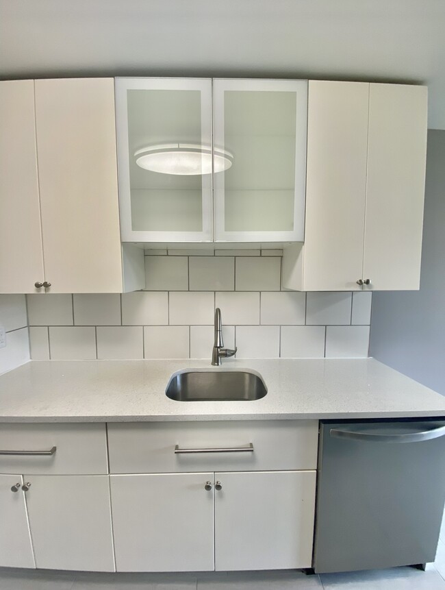 1BD 1BA - 29350 Woodward Ave
