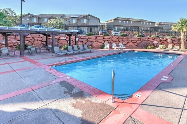 Foto del edificio - Townhome available in Millcreek Springs with a community pool!