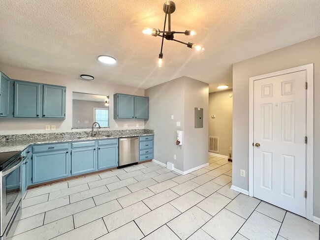 Foto del edificio - Charming 3BD, 2.5BA Apex Townhome with a F...