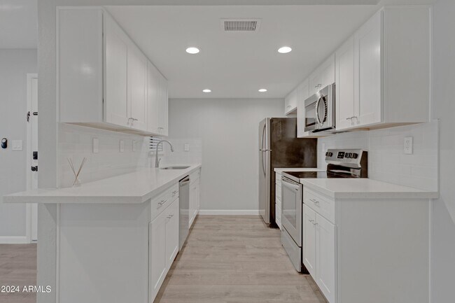 Building Photo - 6480 N 82nd St