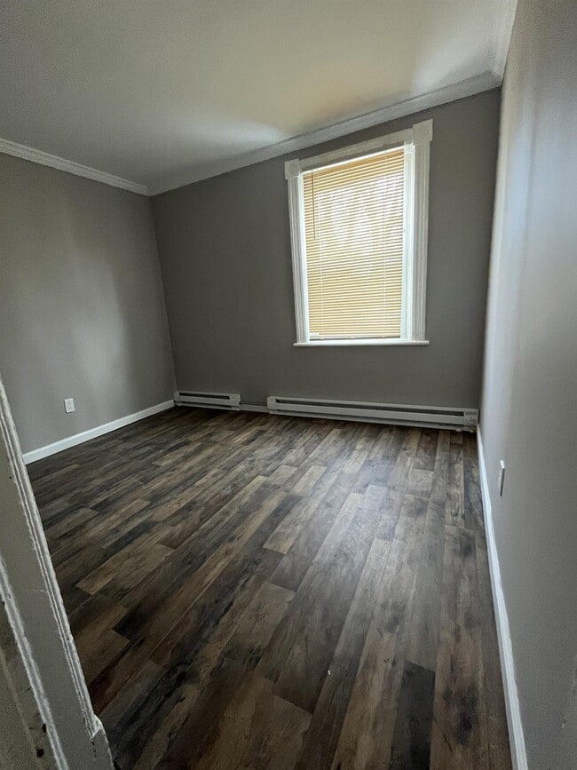 Building Photo - 429 3rd St