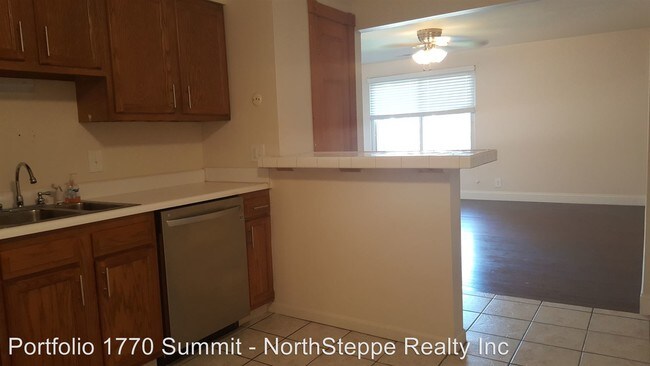 Foto del edificio - 1770 Summit St