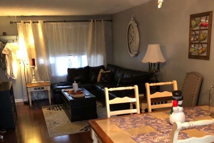Primary Photo - 26 W Castle Way