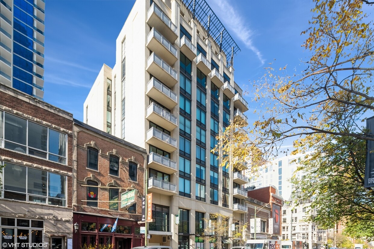 Primary Photo - 744 N Clark St