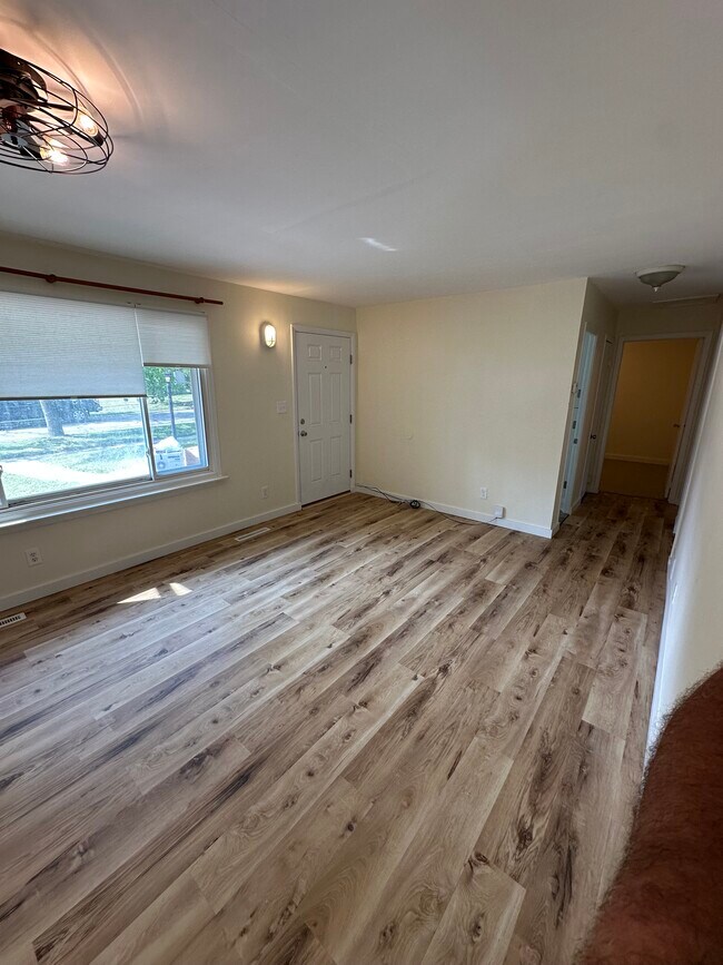 Foto del edificio - 321 W Ainsworth St