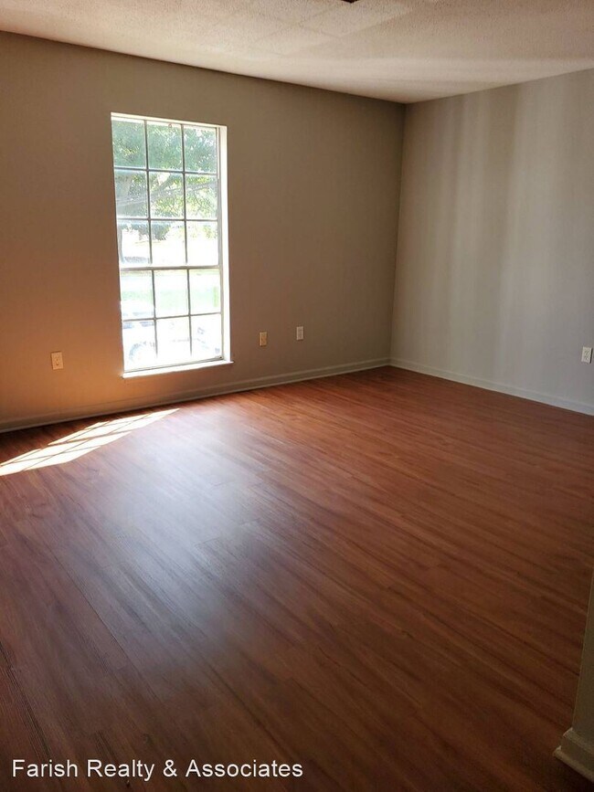 Foto del edificio - 2 br, 1 bath House - 102-8 Sewell Road