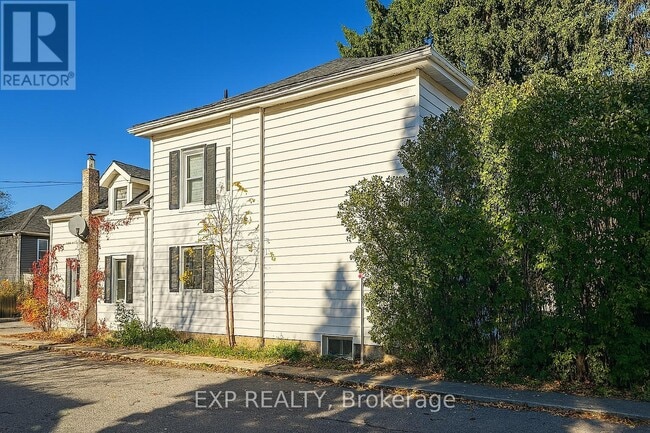 Building Photo - 42 Forin St