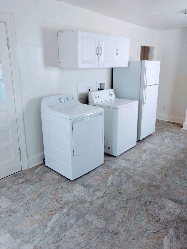 all appliances in unit - 707 Monroe St