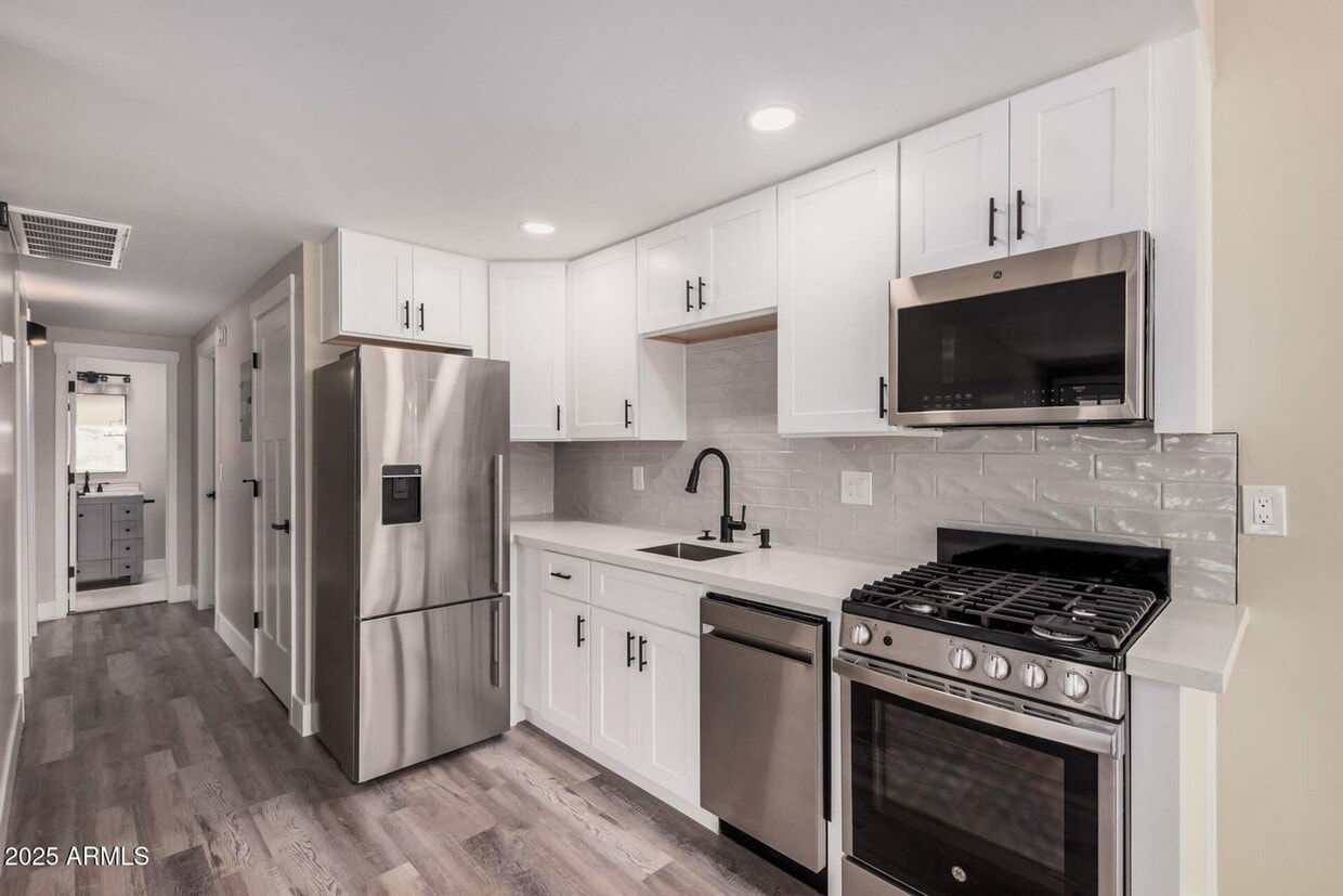 Primary Photo - 3331 N 66th Pl