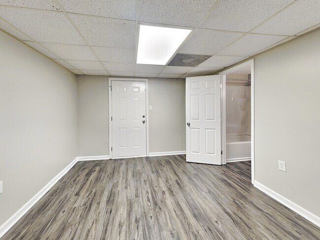 Building Photo - 1317 Classic Dr NE