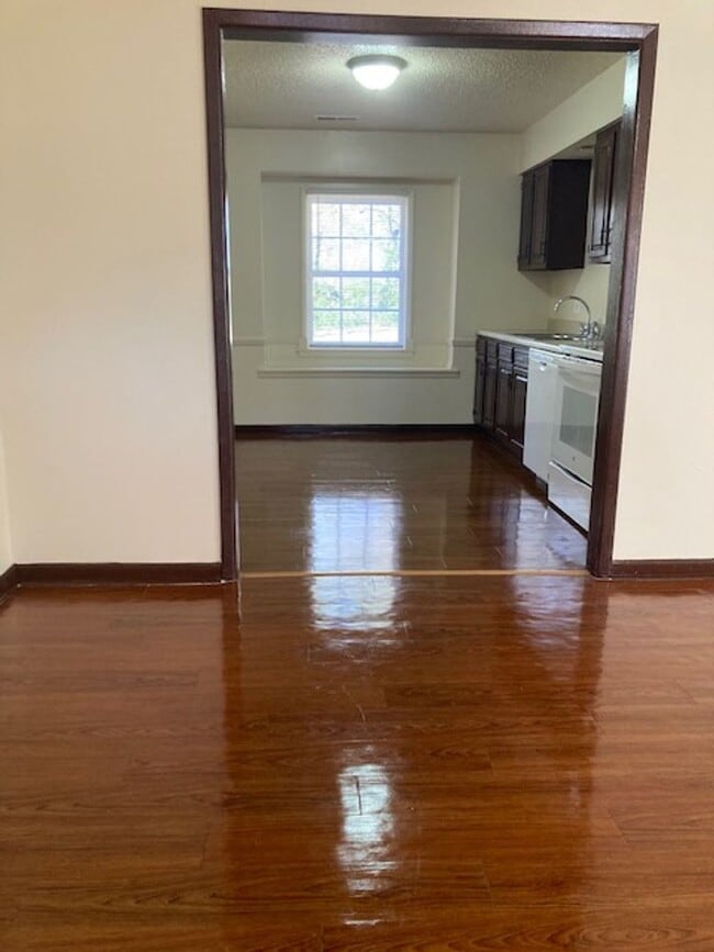 Building Photo - 2/BR, 1/Bath house with HUGE fenced backya...