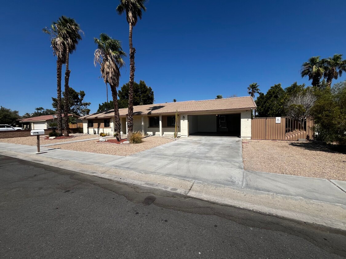 Foto principal - 2266 N Los Alamos Rd
